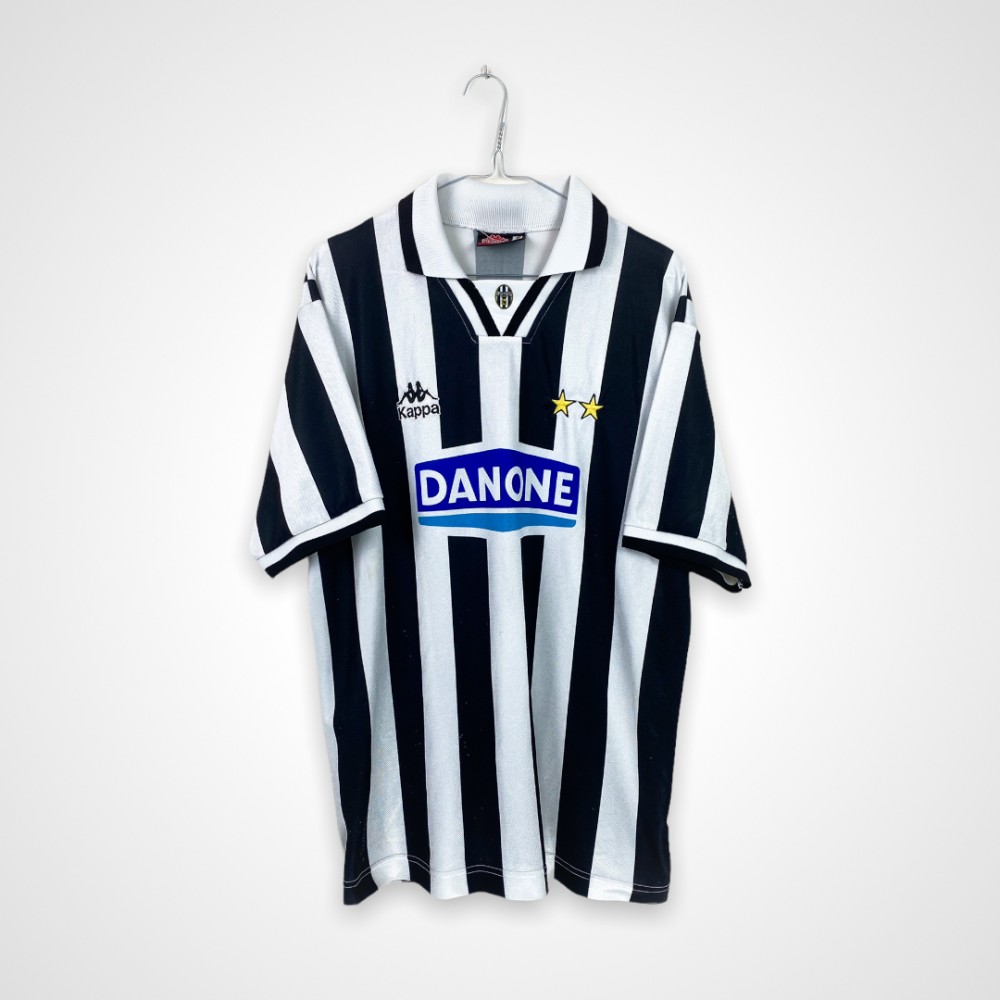 Juventus FC 94-95 Local 4