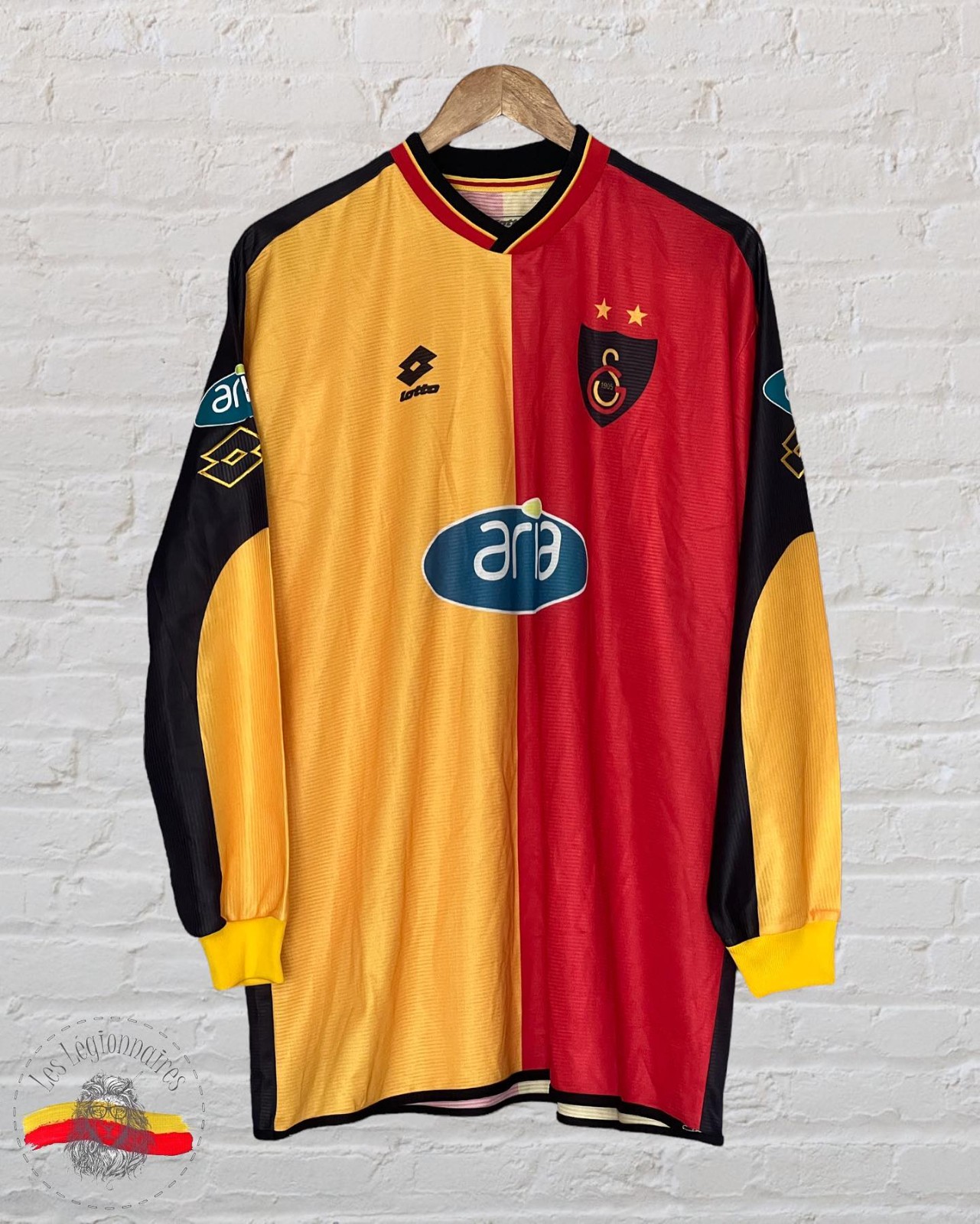 Primera equipación de Galatasaray 01-02