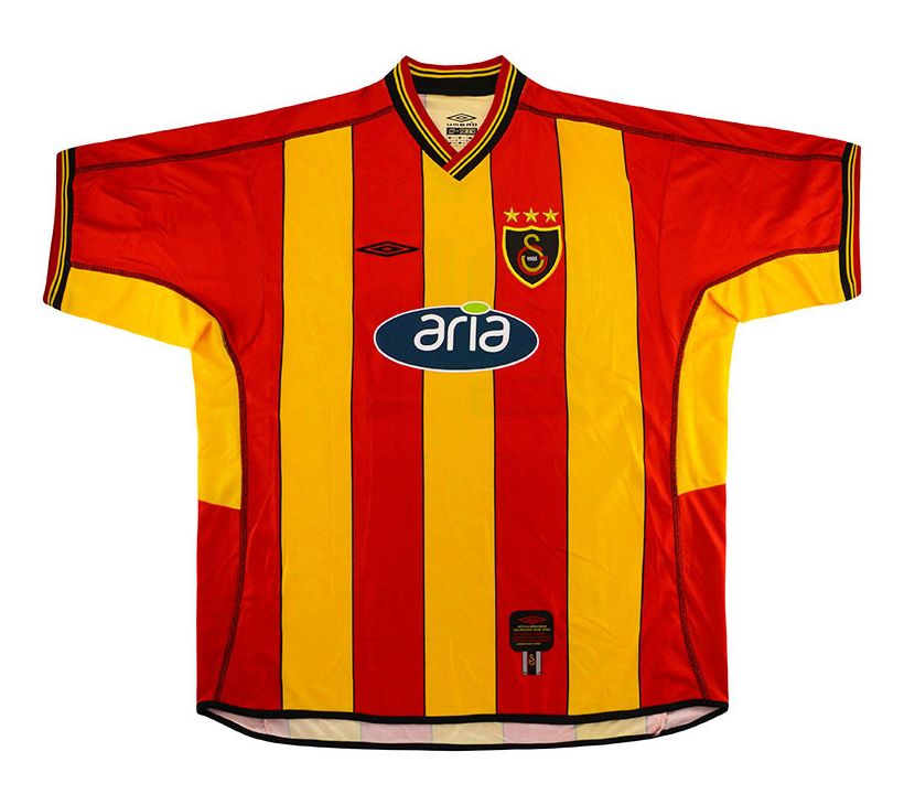 Primera equipación de Galatasaray 02-03