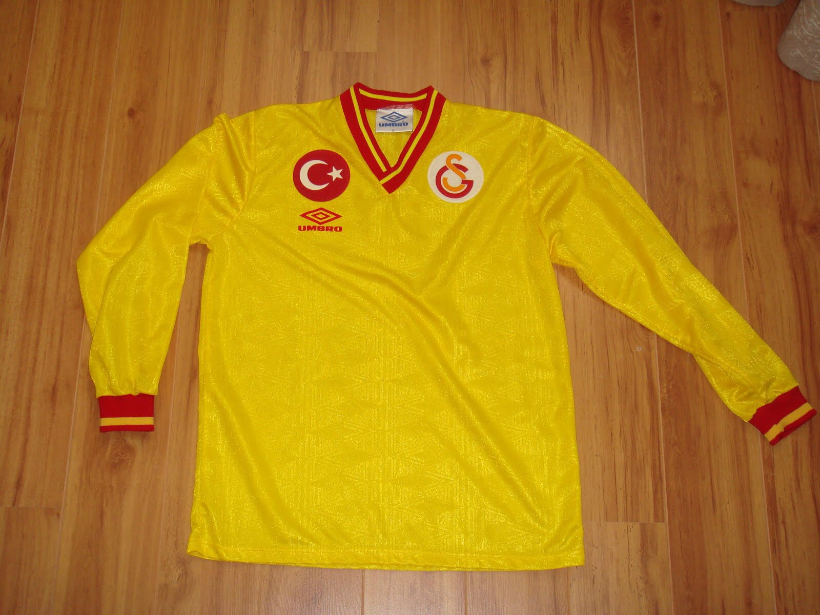Galatasaray 94-95 Visitante 4