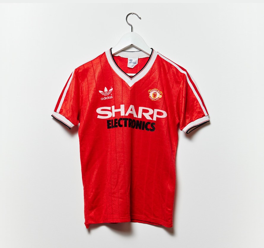 Manchester United 82-83 Local 2