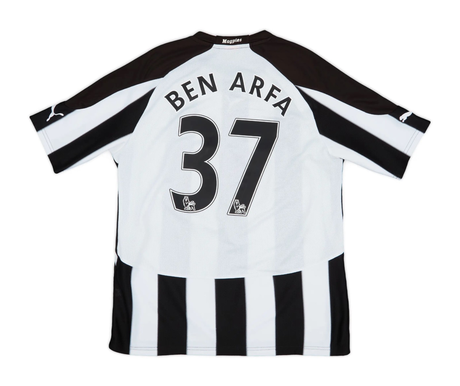 Newcastle United 10-11 Local 2