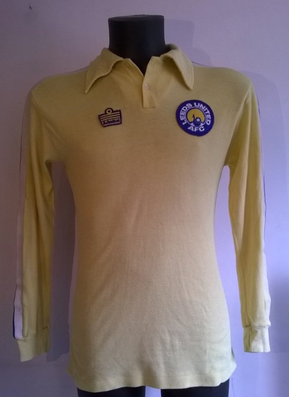 Segunda equipación de Leeds 80-81