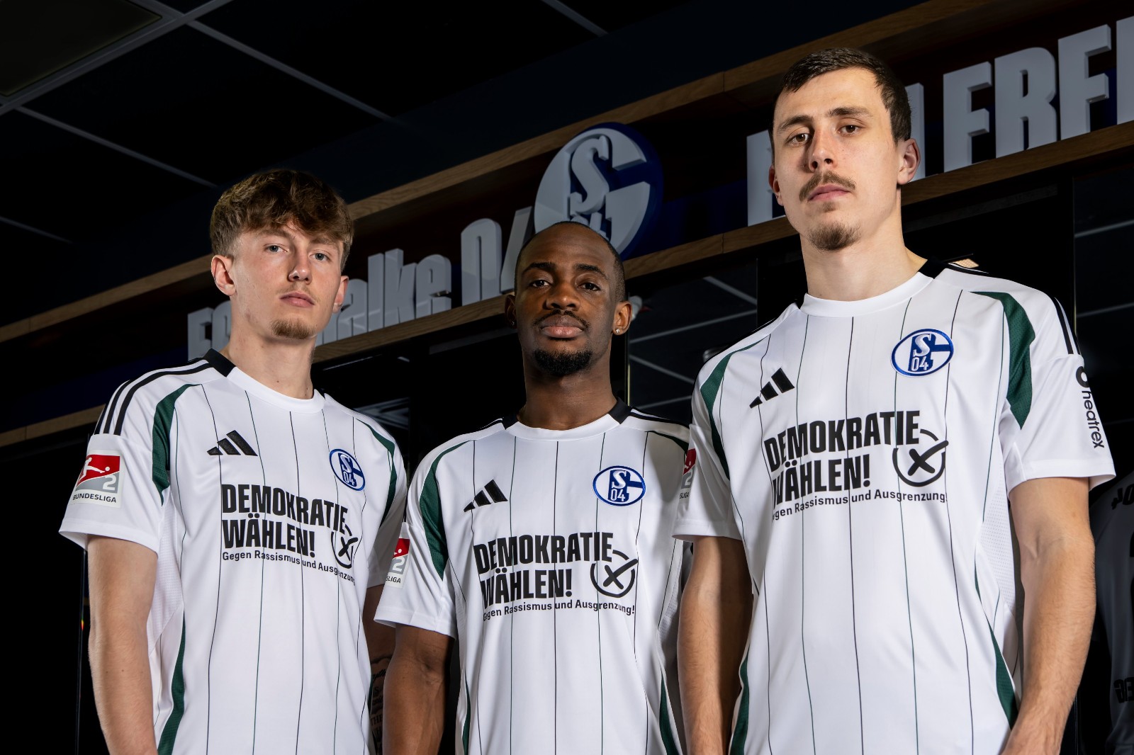 Schalke 04 24-25 Visitante 2