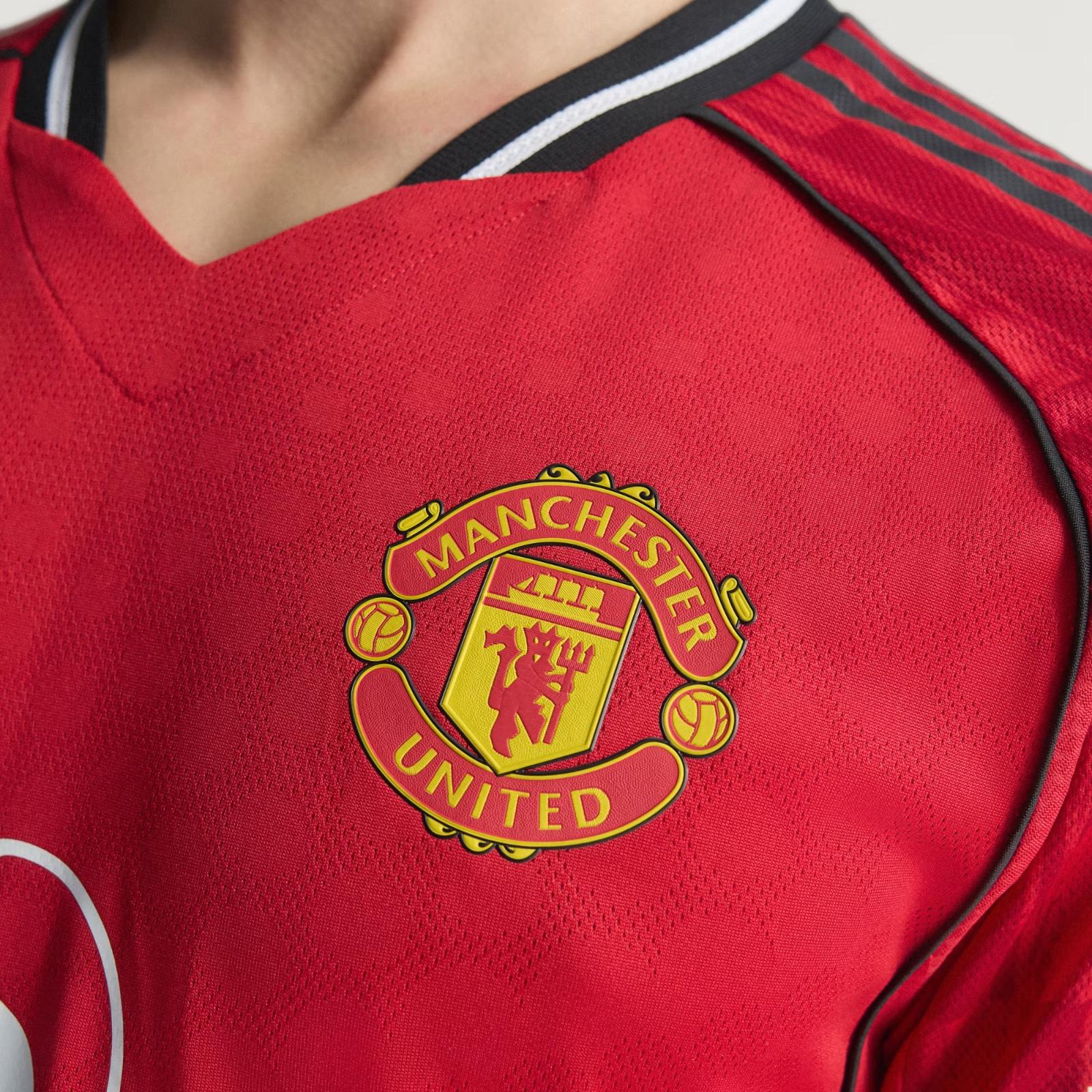 Manchester United 25-26 Local 2