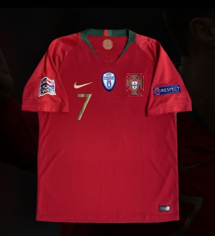 Primera equipación de Portugal 18-19