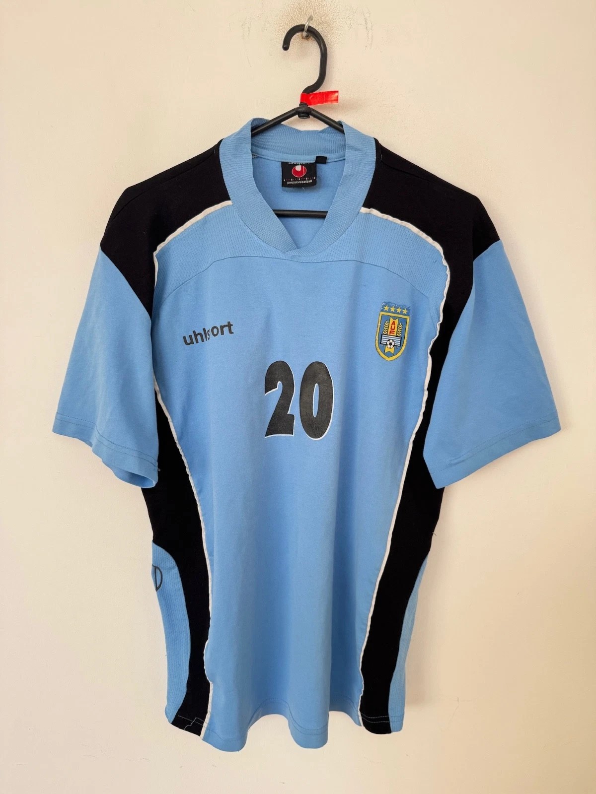 Primera equipación de Uruguay 2004