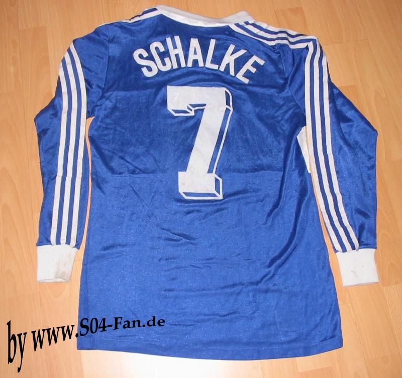 Schalke 04 82-83 Local 3