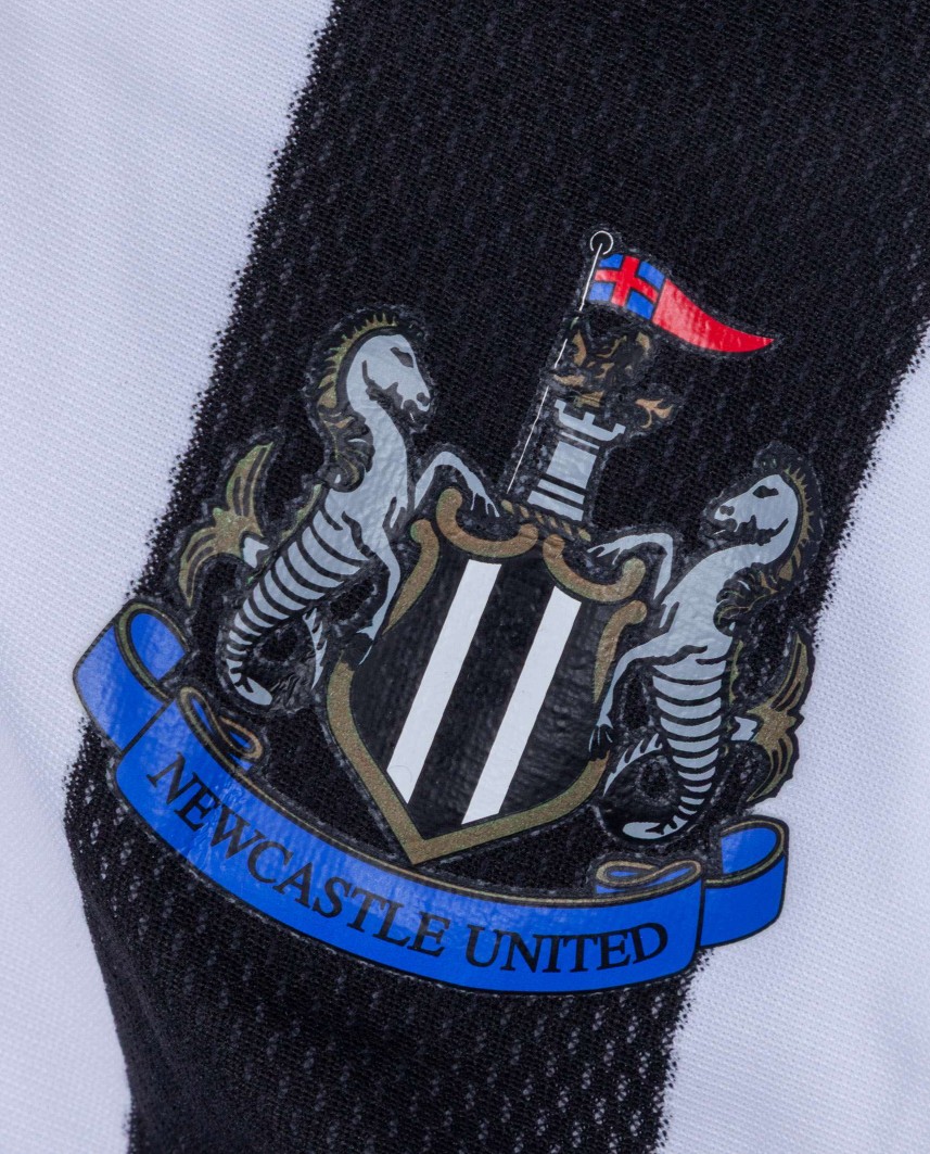 Newcastle United 03-04 Local 3