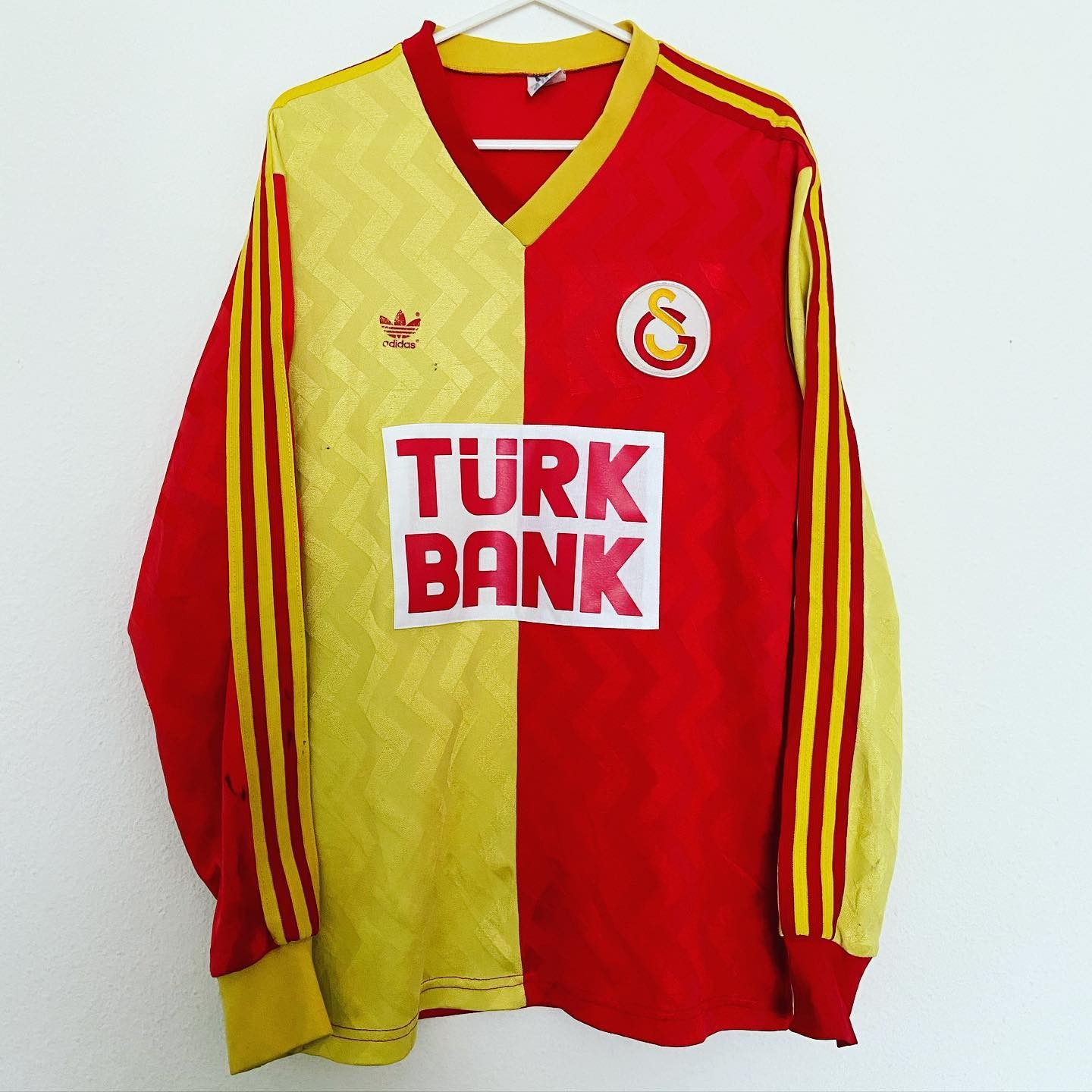 Primera equipación de Galatasaray 90-91