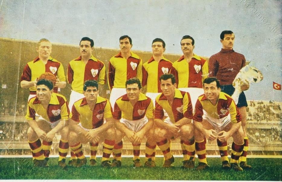 Primera equipación de Galatasaray 51-52