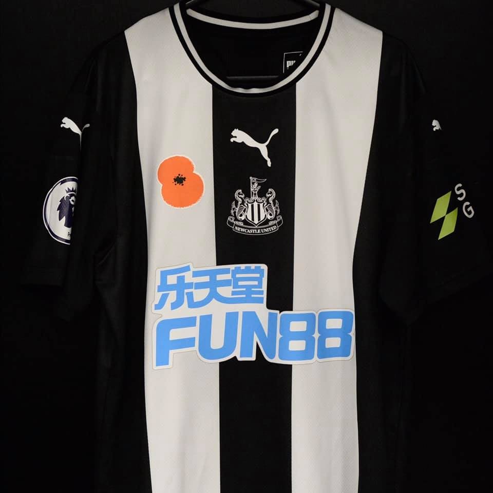 Primera equipación de Newcastle 19-20