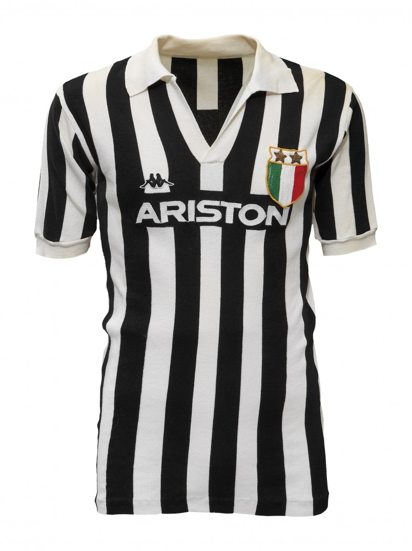 Primera equipación de Juventus 82-83