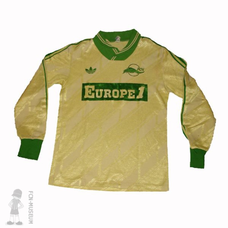 Primera equipación de Nantes 87-88