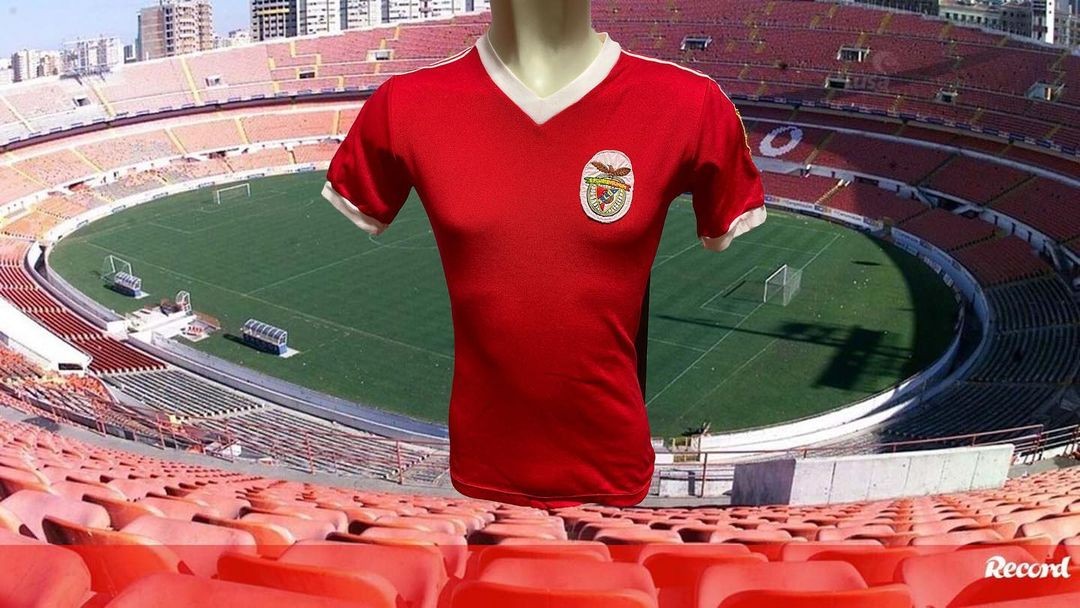 Primera equipación de Benfica 83-84
