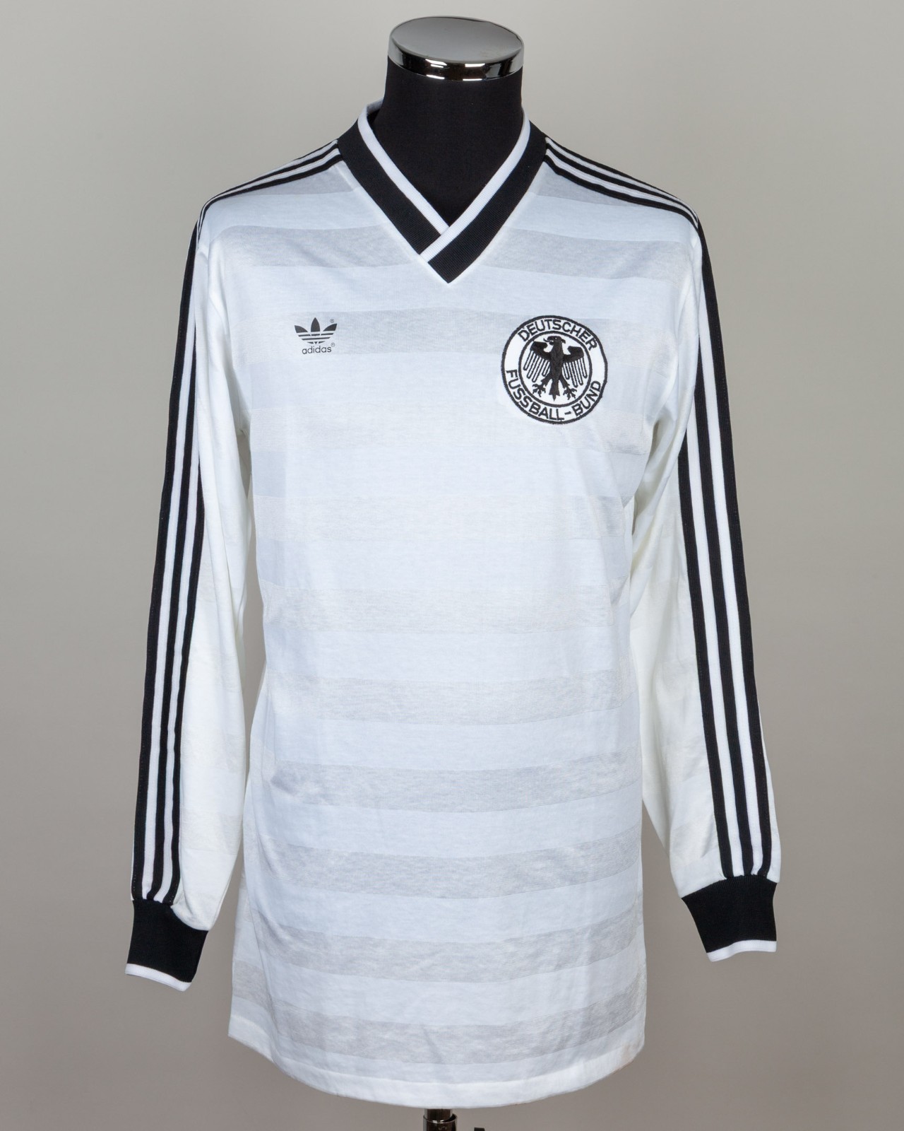 Primera equipación de Alemania 1984
