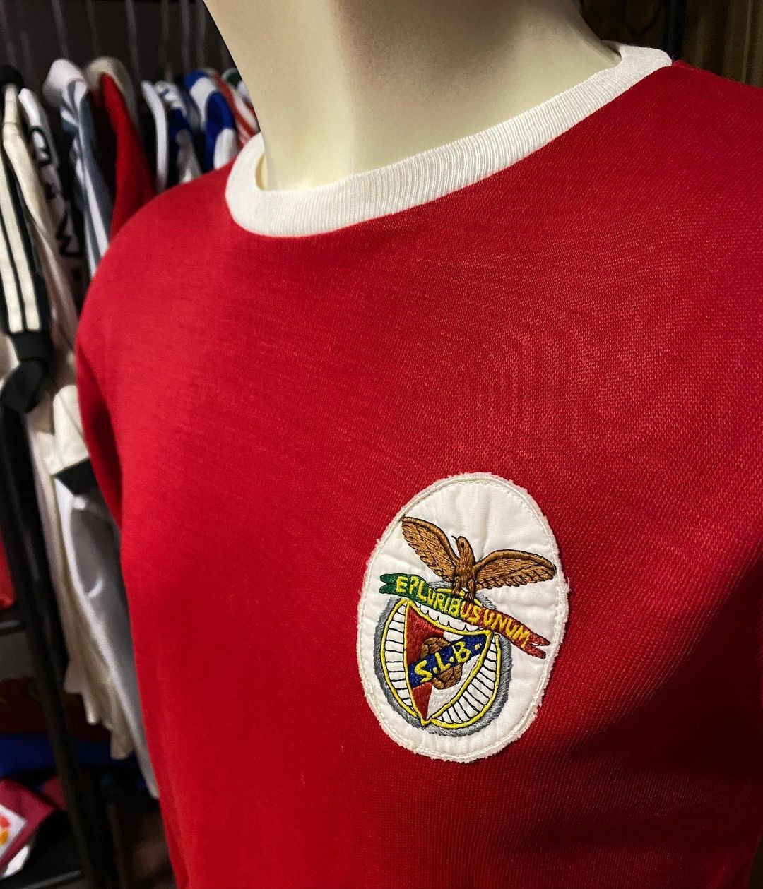 Primera equipación de Benfica 72-73