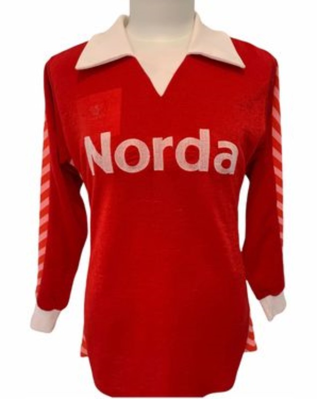 Segunda equipación de Werder Bremen 76-77