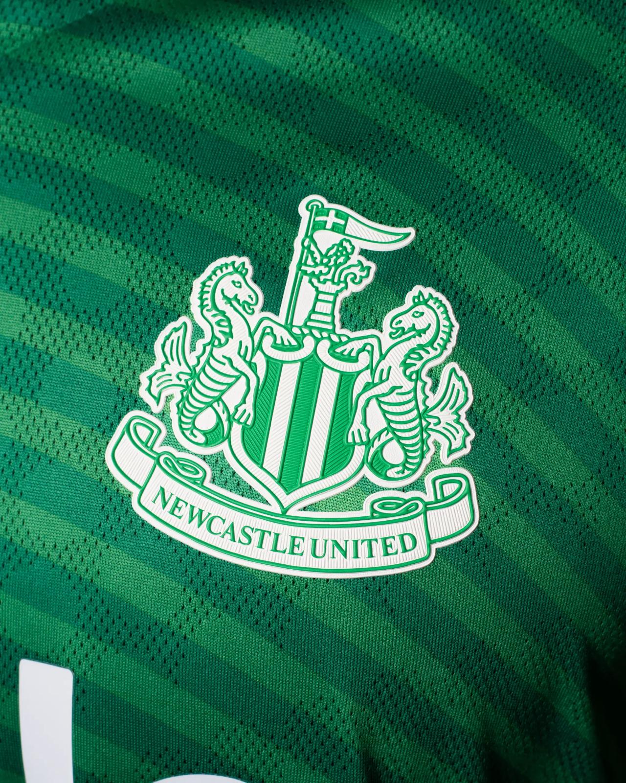 Newcastle United 25-26 Visitante 2