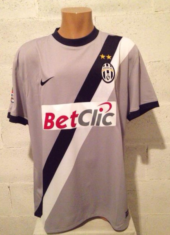 Tercera equipación de Juventus 10-11