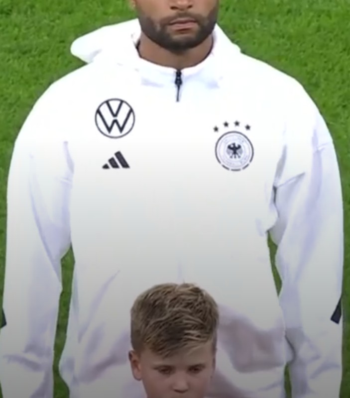 Equipación especial de Alemania 24-25