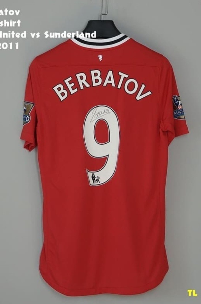 Manchester United 11-12 Local 2