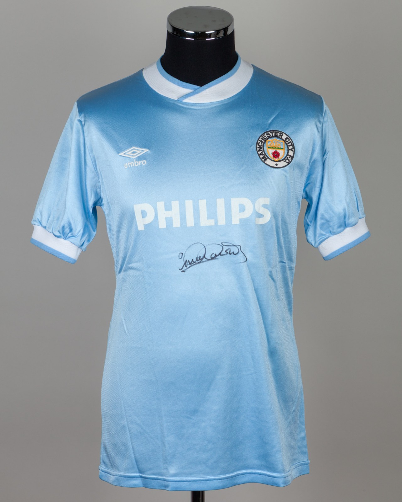 Primera equipación de Man City 85-86