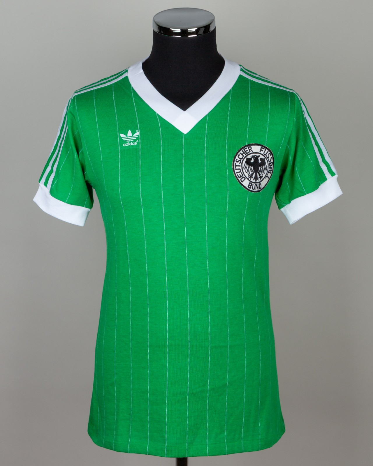 Segunda equipación de Alemania 82-83