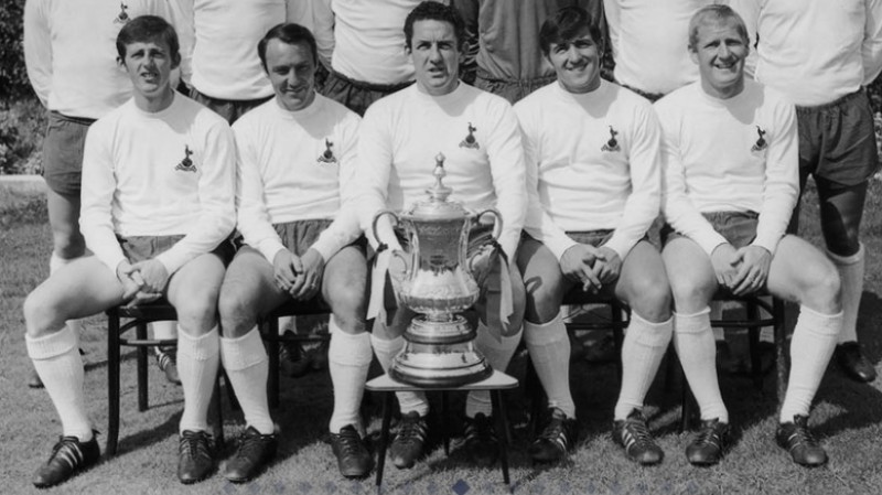 Primera equipación de Tottenham 67-68