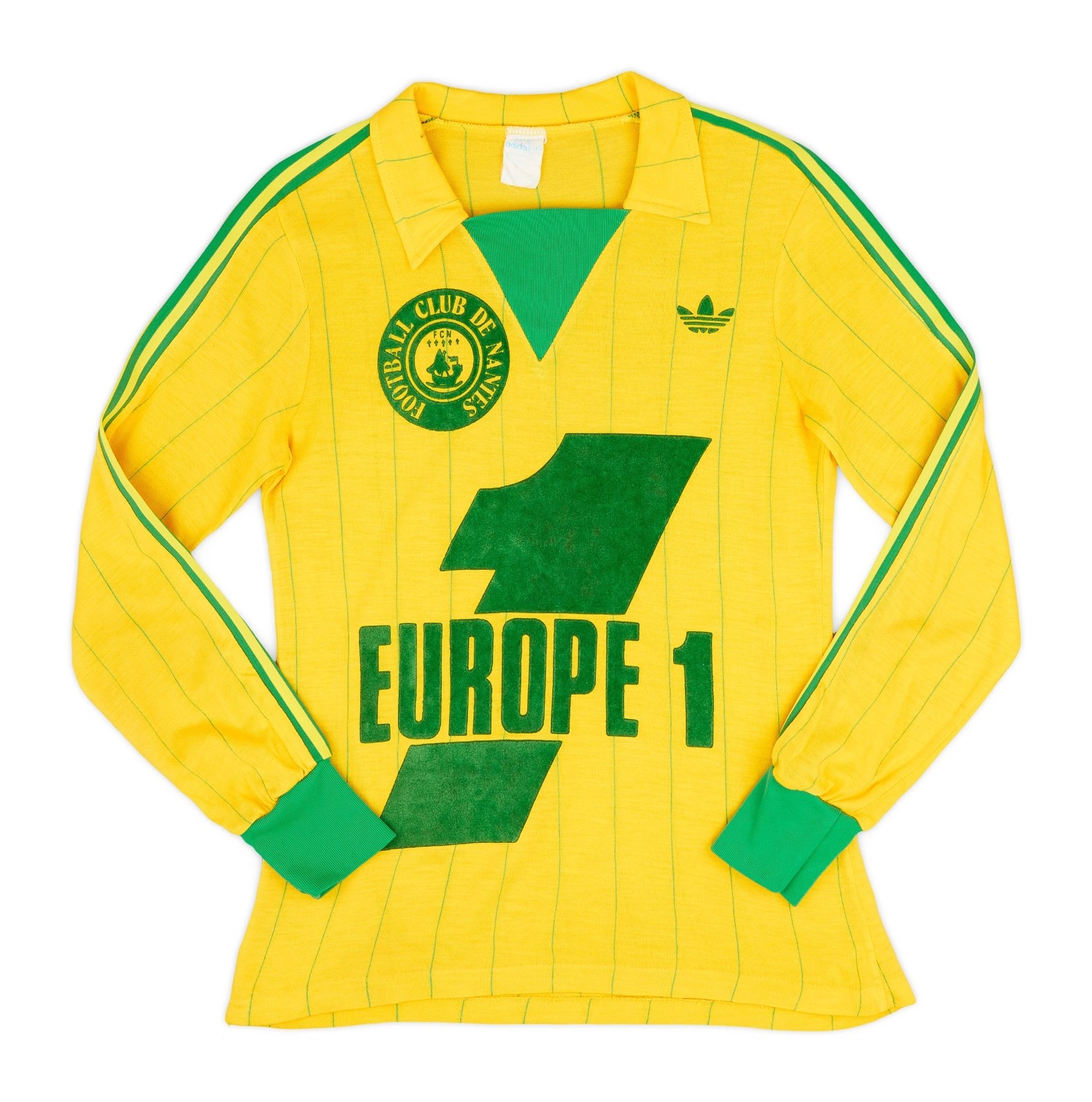 Primera equipación de Nantes 80-81