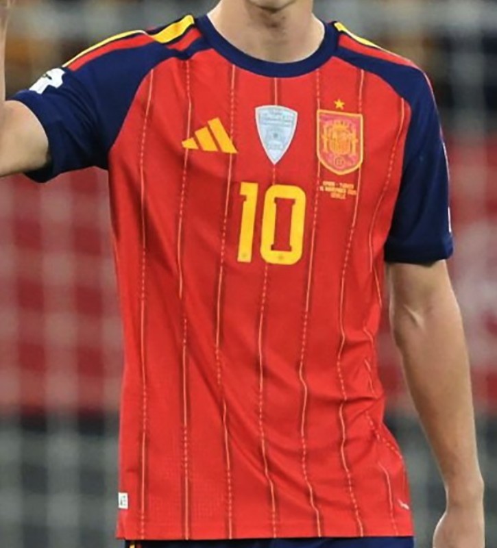 Primera equipación de España 25-26
