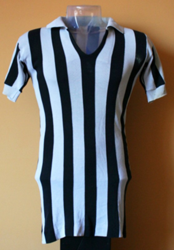 Primera equipación de Juventus 75-76