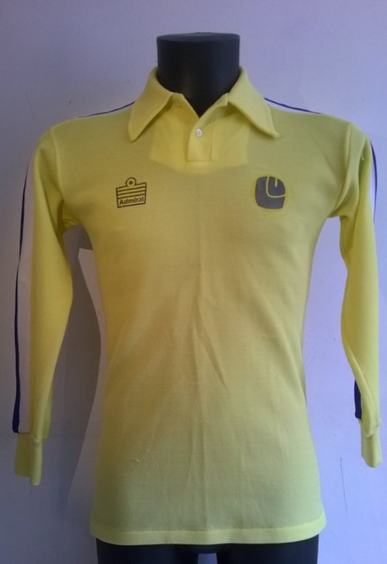 Segunda equipación de Leeds 76-77