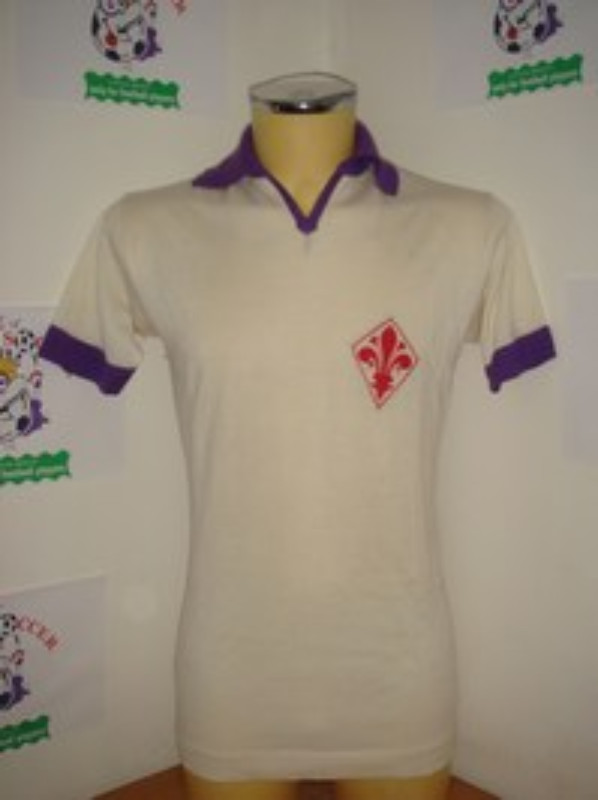 Primera equipación de Fiorentina 76-77