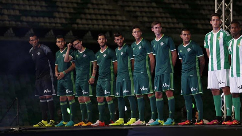 Real Betis 16-17 Portero 2