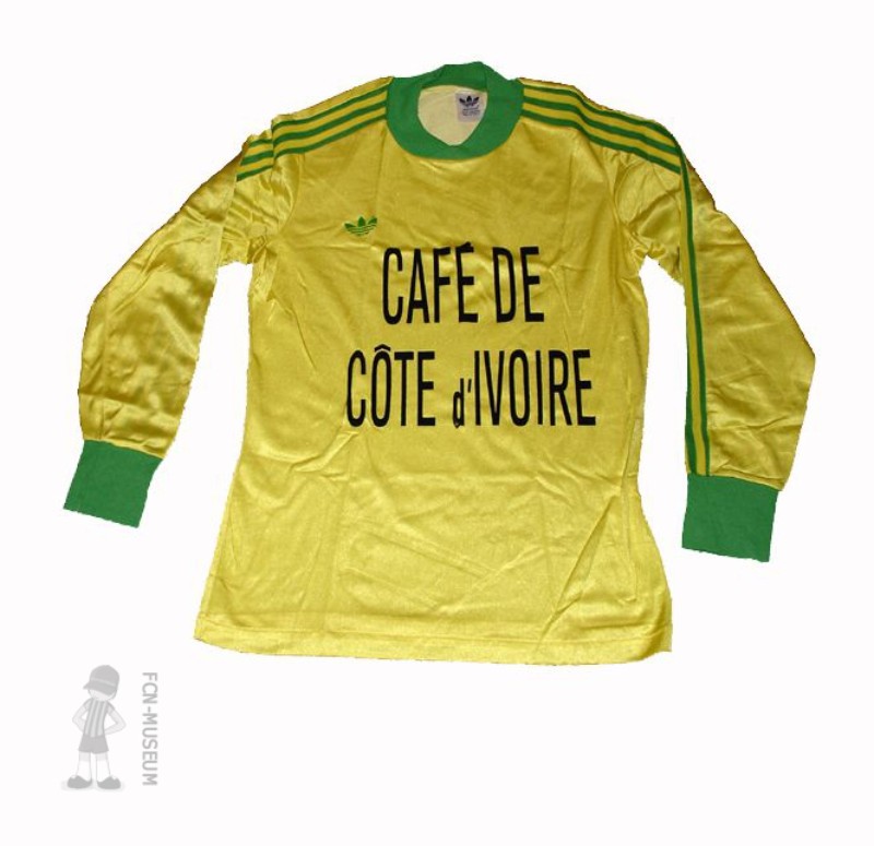 Primera equipación de Nantes 75-76