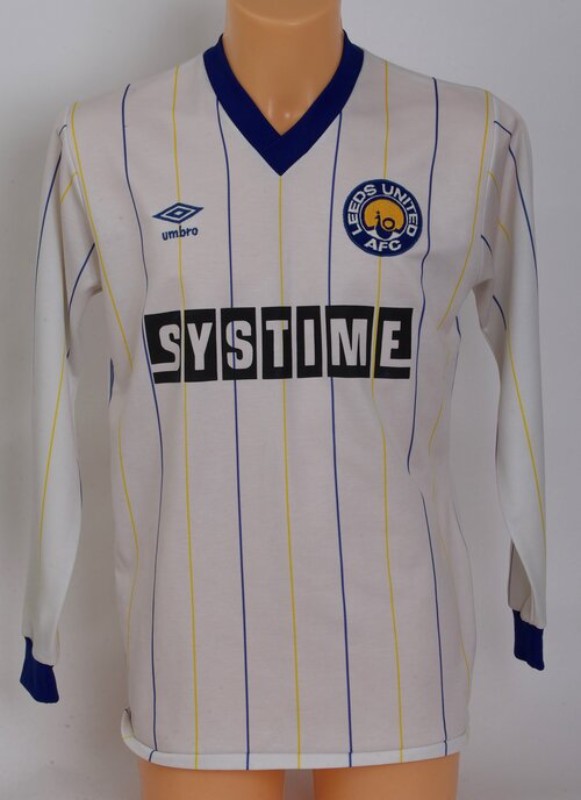 Primera equipación de Leeds 83-84