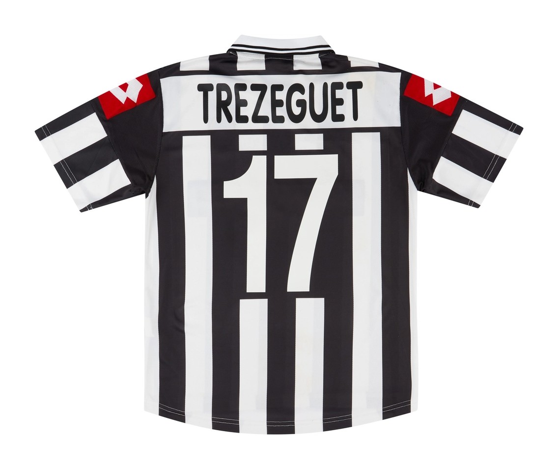 Juventus FC 01-02 Local 2
