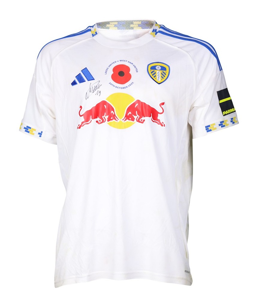 Primera equipación de Leeds 25-26