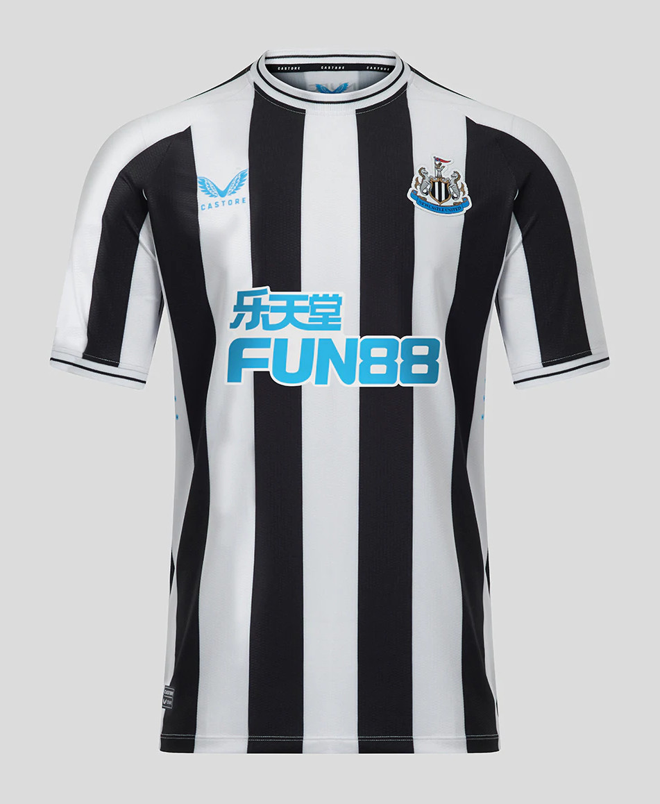 Primera equipación de Newcastle 22-23