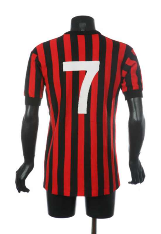 Primera equipación de Milan 82-83