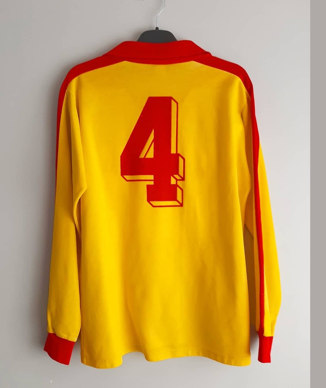 Segunda equipación de Galatasaray 80-81