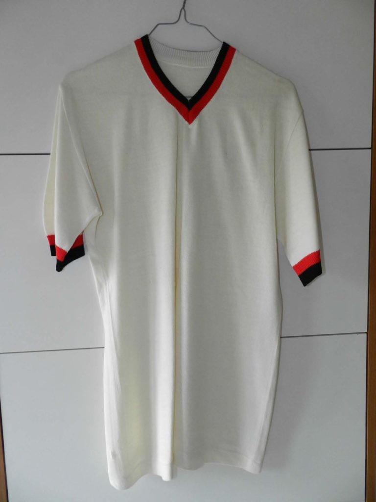 Segunda equipación de Milan 74-75