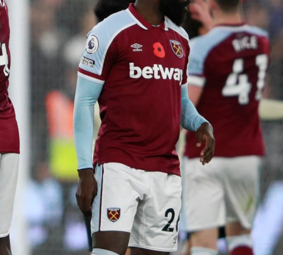Primera equipación de West Ham United 21-22