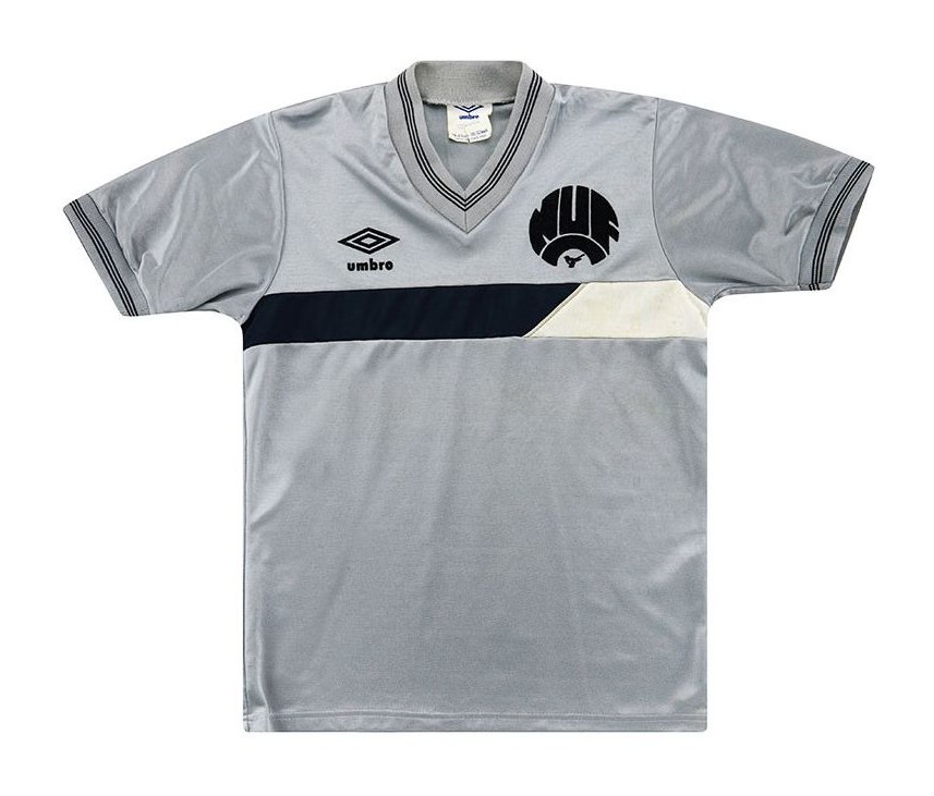 Segunda equipación de Newcastle 87-88
