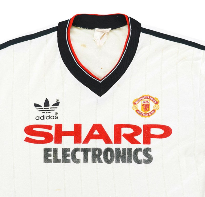 Manchester United 82-83 Visitante 2