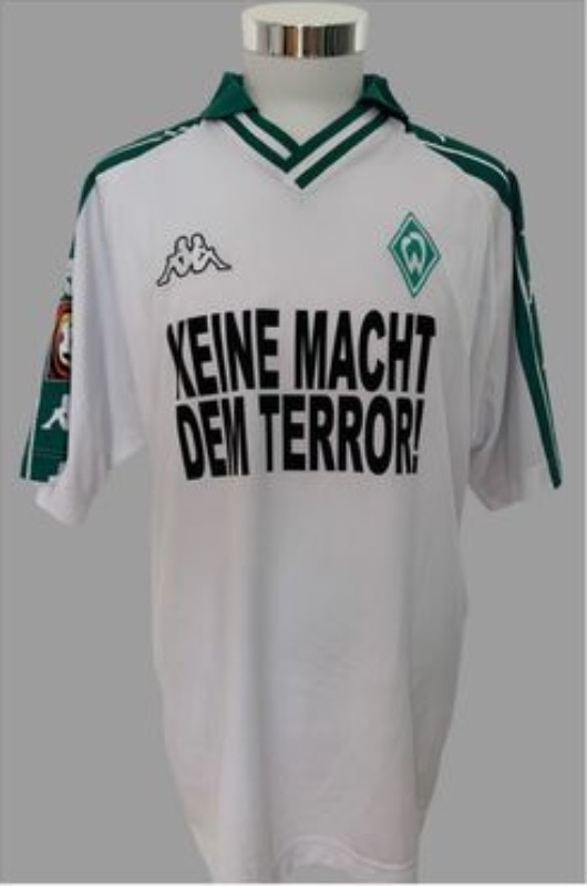 Segunda equipación de Werder Bremen 01-02