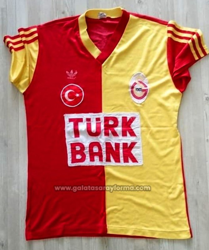 Primera equipación de Galatasaray 87-88
