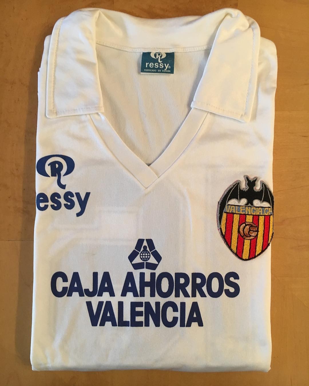 Primera equipación de Valencia 85-86