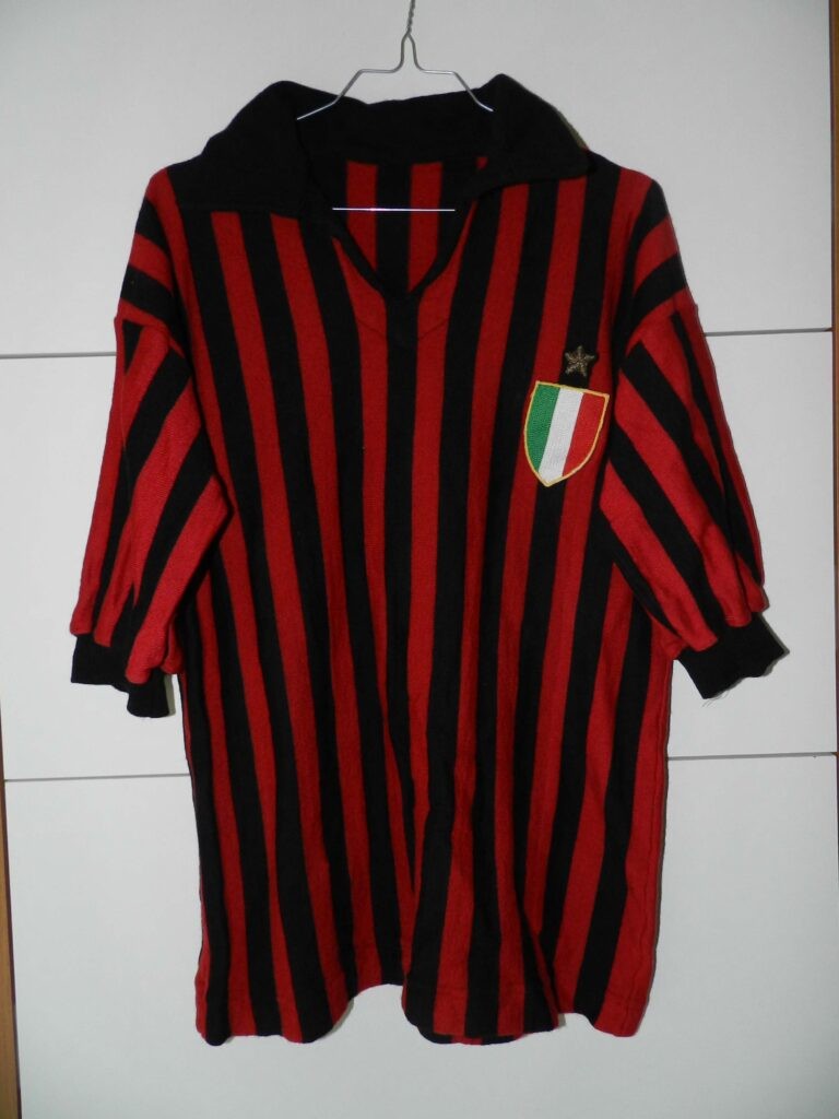 Primera equipación de Milan 79-80